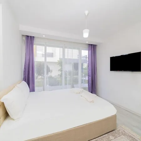 Pleasant Flat With Balcony In Konyaalti Antalya